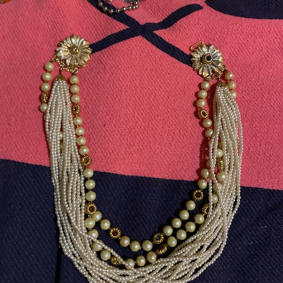 This is a nice piece of Costume Jewelry its unique - Picture 3 of 7